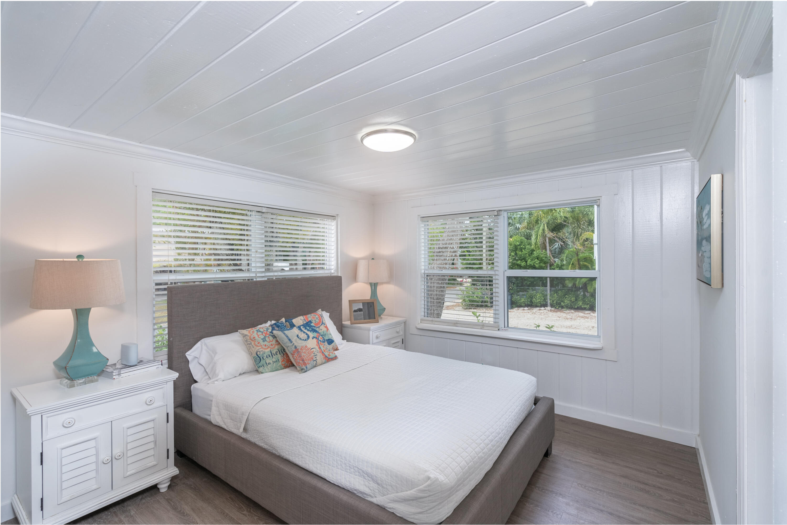124 South Bay Harbor Drive Key Largo, FL 33037 - Photo 6 of 28 a bedroom with a large bed and a window