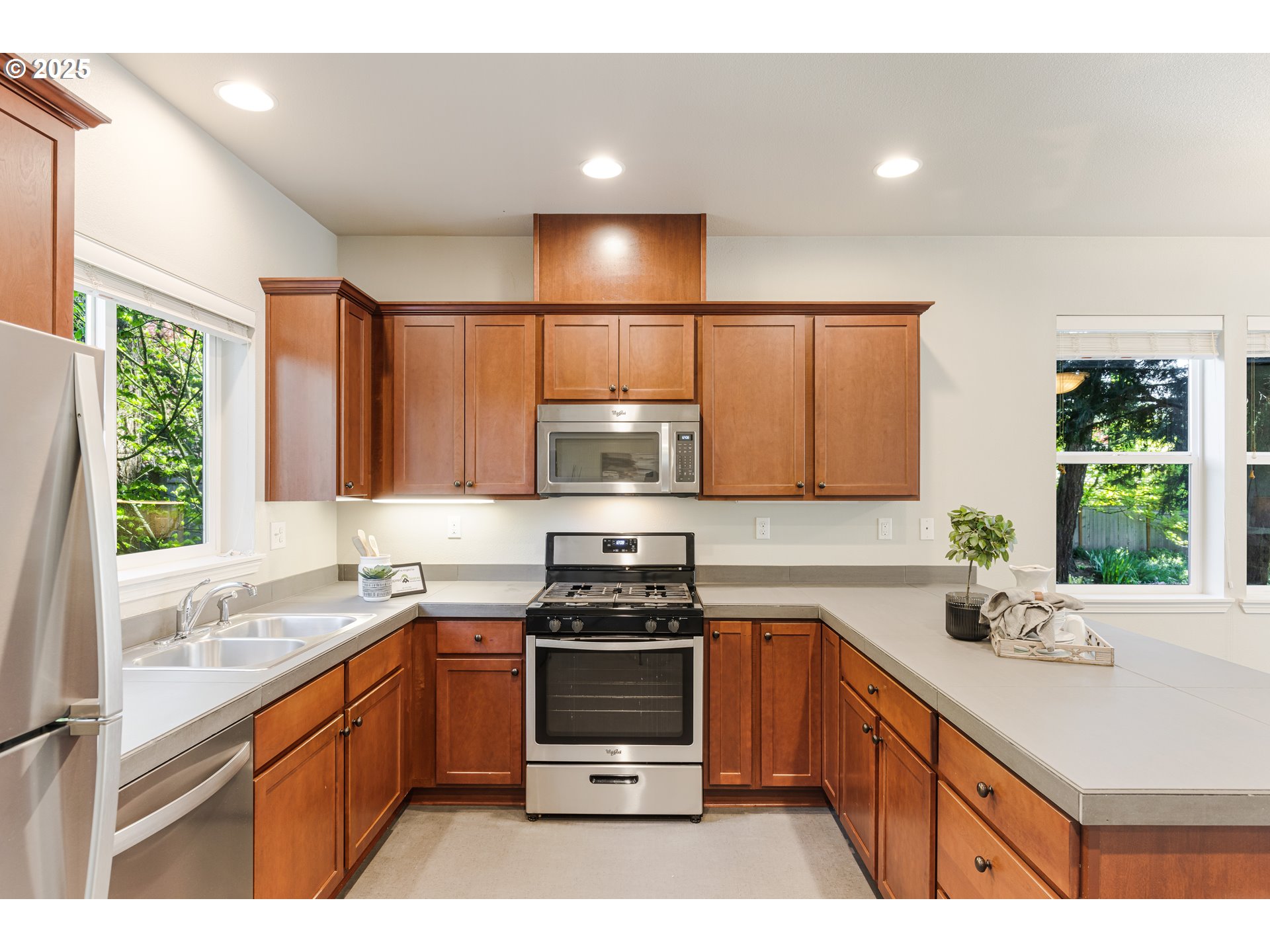 3342 Southwest Multnomah Boulevard Portland, OR 97219 - Photo 5 of 30 Gallery Image 5