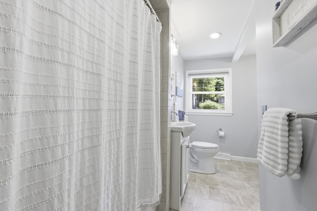 42 Ledgewood Road Framingham, MA 01701 - Photo 21 of 33