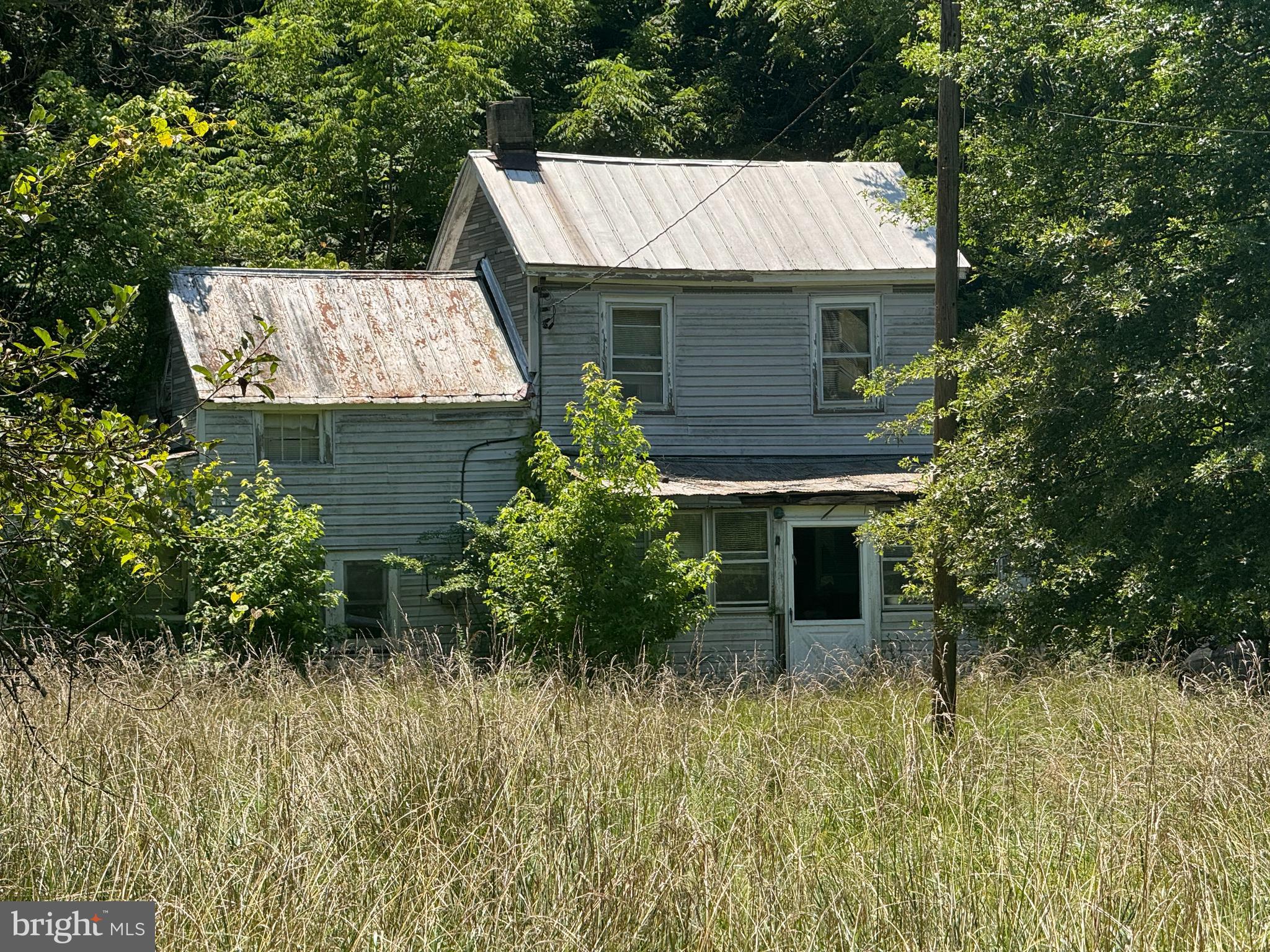 5700 Johnsontown Road Chestertown, MD 21620 - Photo 2 of 7 a front view of a house with a garden