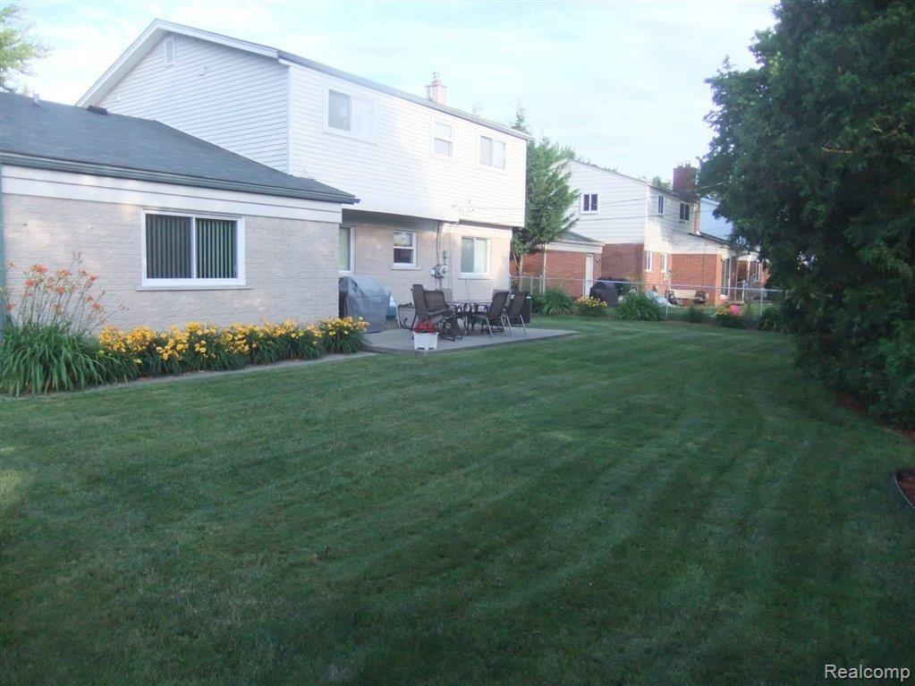 32305 Woody Road Fraser, MI 48026 - Photo 2 of 19 2.jpg