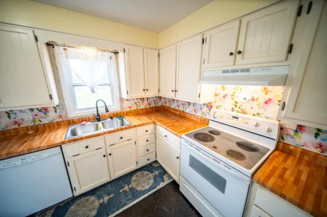 $214,999 | 109 2nd Street Southwest, Blooming Prairie, MN 55917