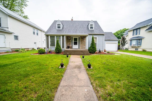 $214,999 | 109 2nd Street Southwest, Blooming Prairie, MN 55917