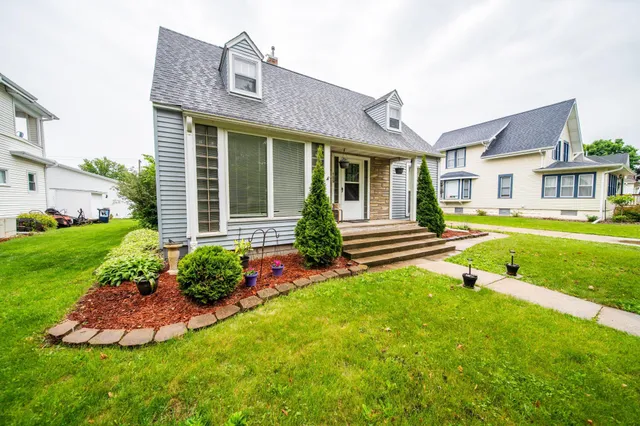 $214,999 | 109 2nd Street Southwest, Blooming Prairie, MN 55917