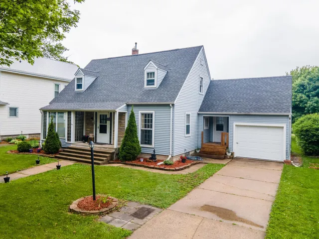 $214,999 | 109 2nd Street Southwest, Blooming Prairie, MN 55917