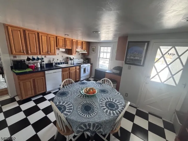 $1,075,000 | 81 Summit Avenue, Chatham, NJ 07928