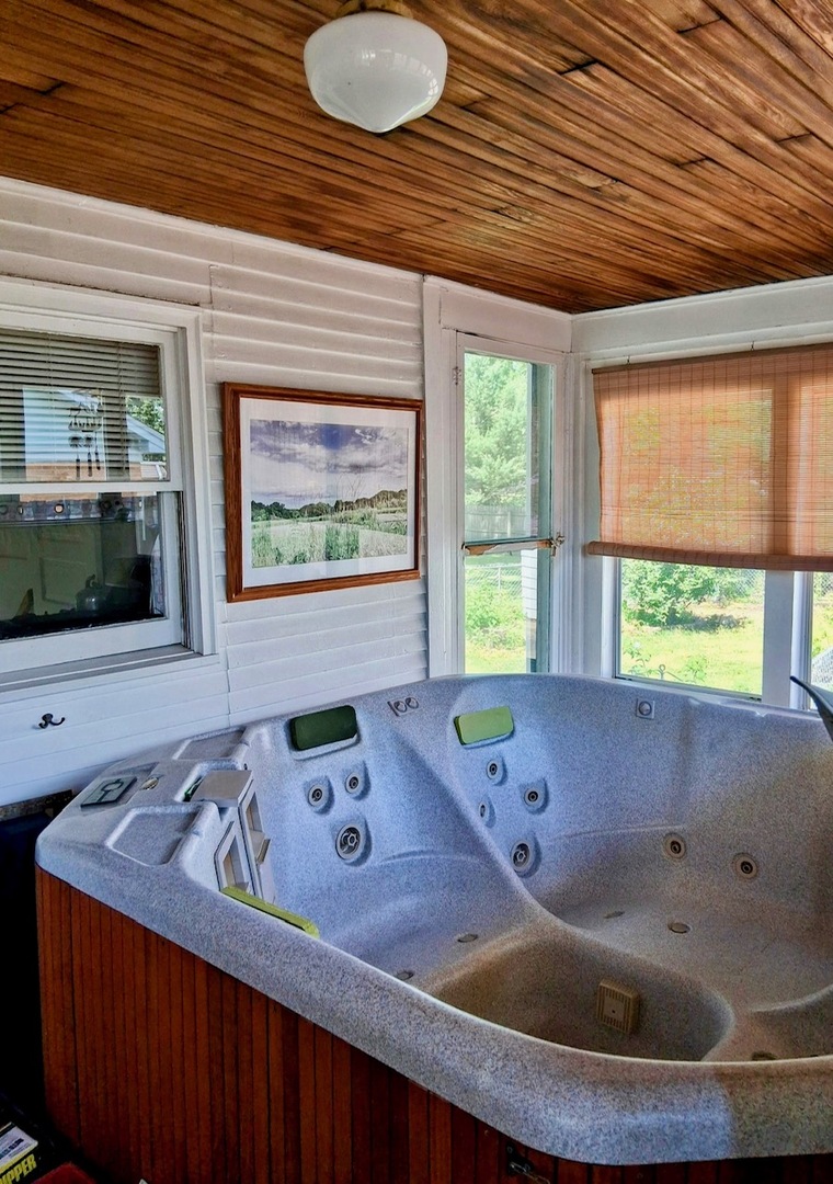 742 South 4th Street DeKalb, IL 60115 - Photo 16 of 46 a bathroom with a tub and sink