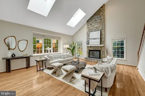 $1,400,000 | 1295 Gatesmeadow Way, Reston, VA 20194