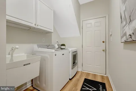 $1,400,000 | 1295 Gatesmeadow Way, Reston, VA 20194