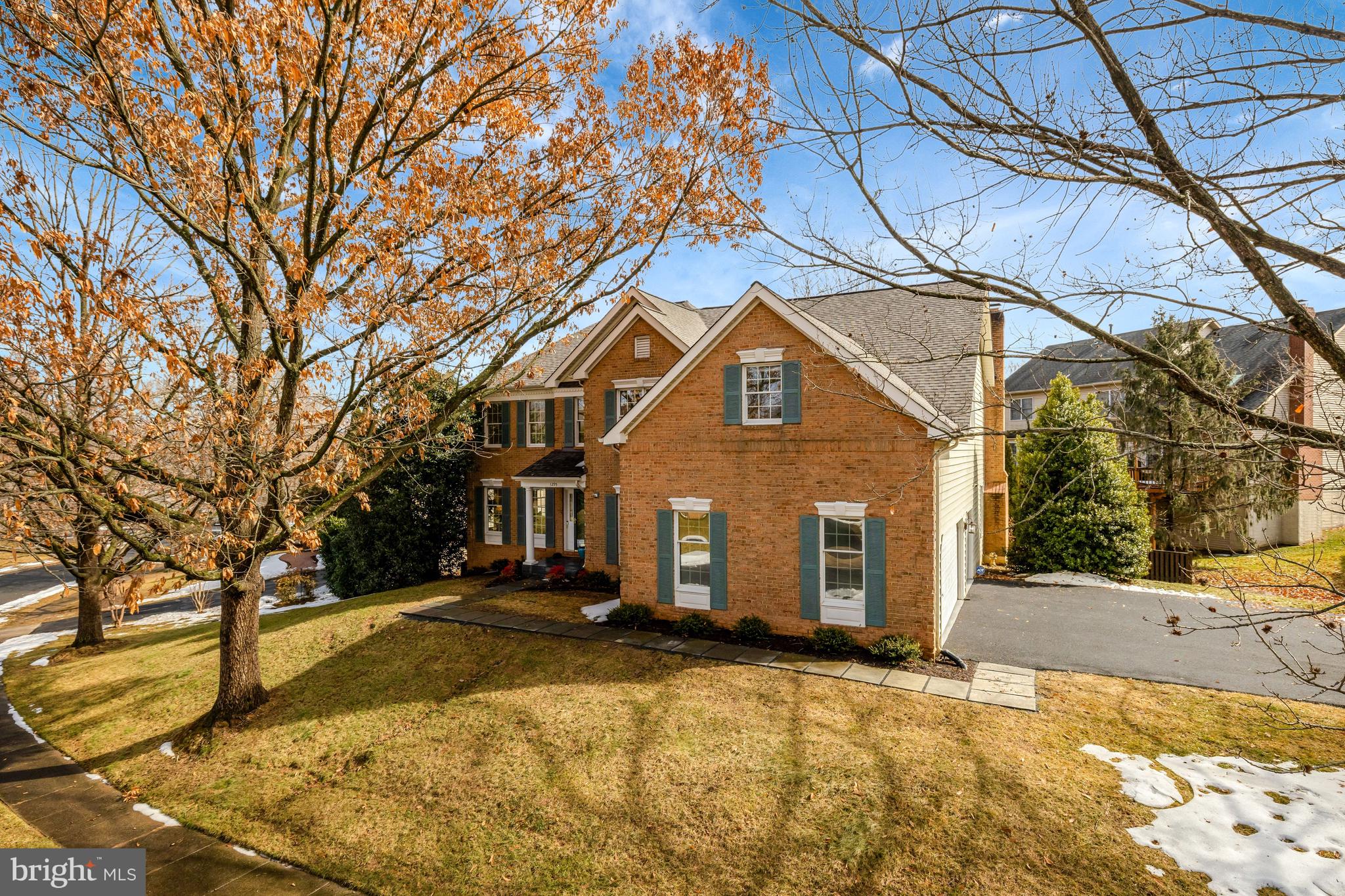1295 Gatesmeadow Way Reston, VA 20194 - Photo 3 of 57 Gallery Image 3