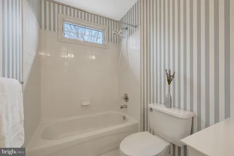 $1,400,000 | 1295 Gatesmeadow Way, Reston, VA 20194