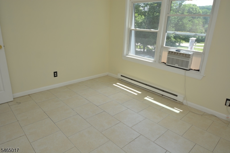 14 Oak Ridge Road, Unit 4 West Milford, NJ 07435 - Photo 9 of 16 Gallery Image 9