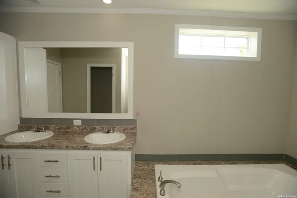 $2,150 | 13598 Old Frio City Road, Lytle, TX 78052