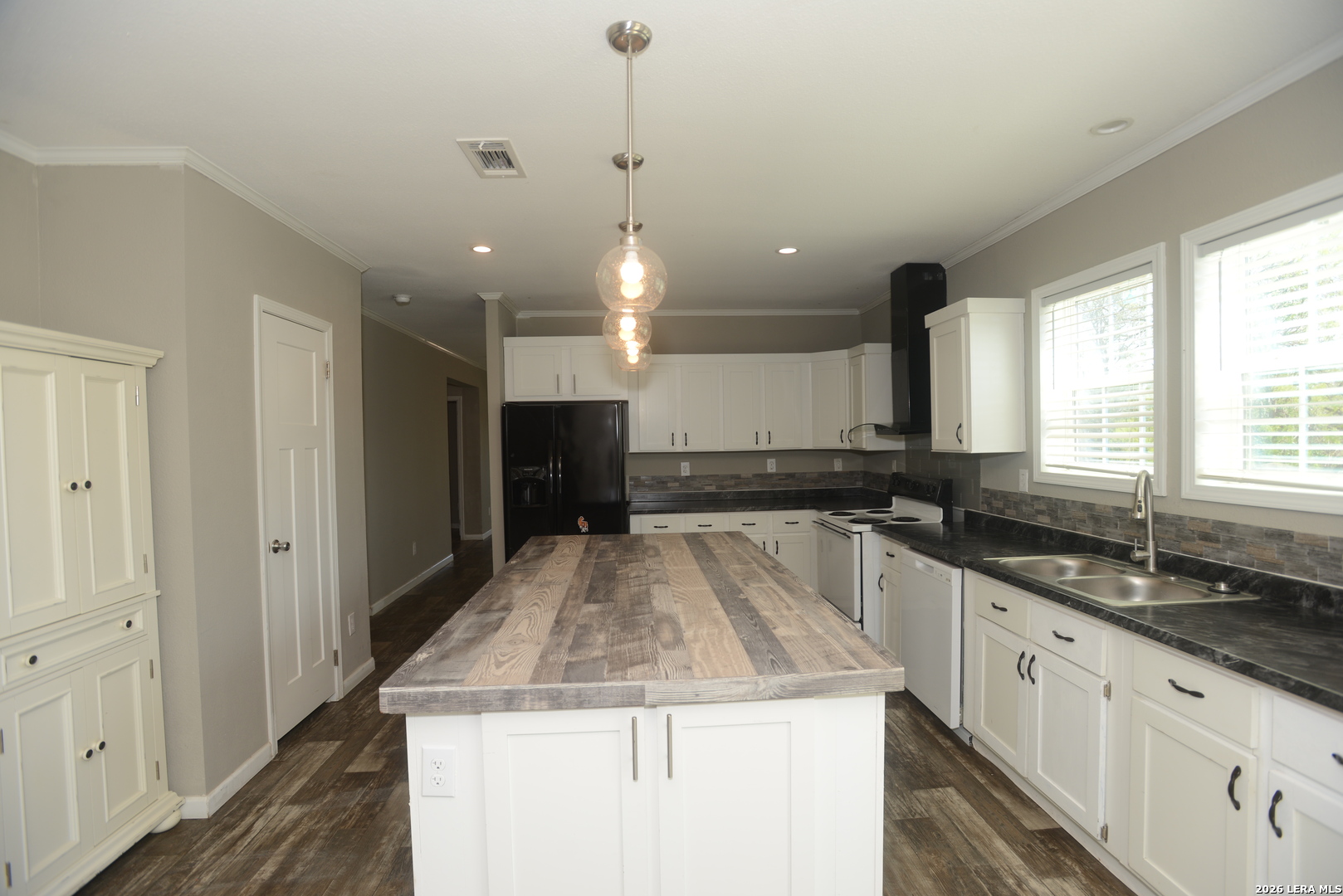 13598 Old Frio City Road Lytle, TX 78052 - Photo 7 of 31