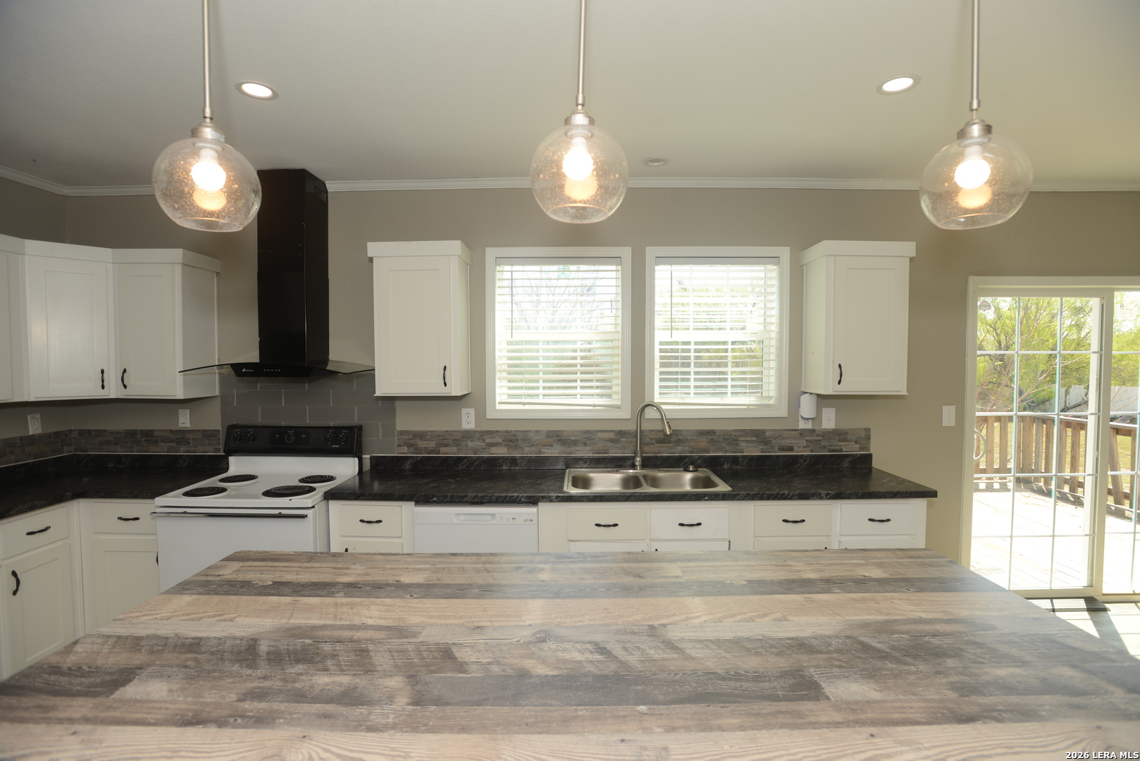 13598 Old Frio City Road Lytle, TX 78052 - Photo 8 of 31