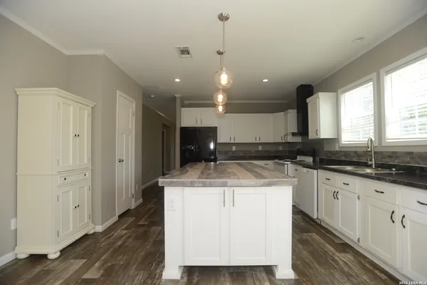 $2,150 | 13598 Old Frio City Road, Lytle, TX 78052