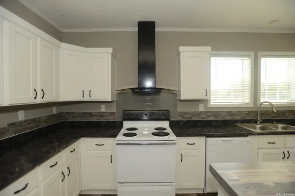 $2,150 | 13598 Old Frio City Road, Lytle, TX 78052