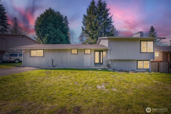 $3,300 | 29507 32nd Place South, Auburn, WA 98001