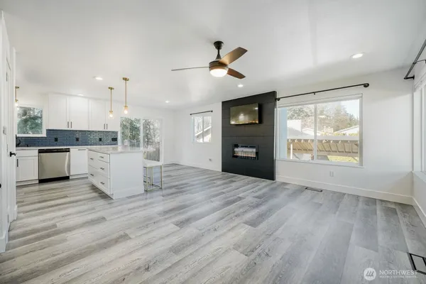 $3,300 | 29507 32nd Place South, Auburn, WA 98001