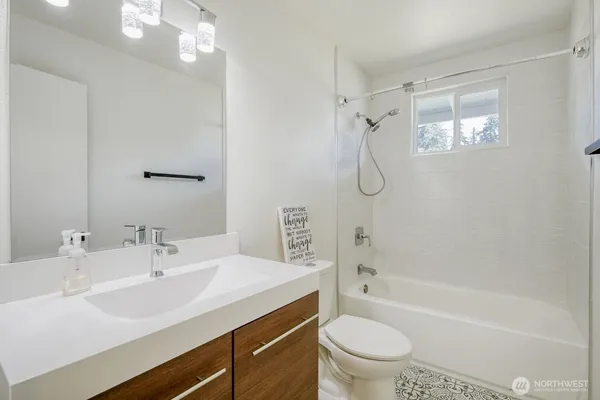 $3,300 | 29507 32nd Place South, Auburn, WA 98001