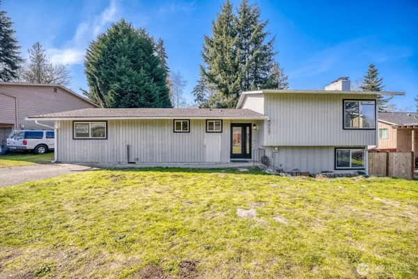 $3,300 | 29507 32nd Place South, Auburn, WA 98001