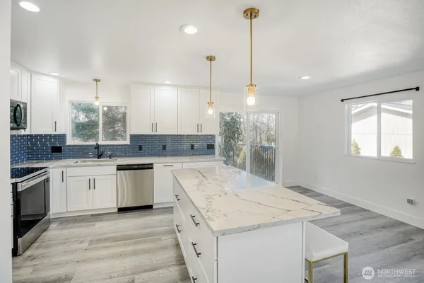 $3,300 | 29507 32nd Place South, Auburn, WA 98001