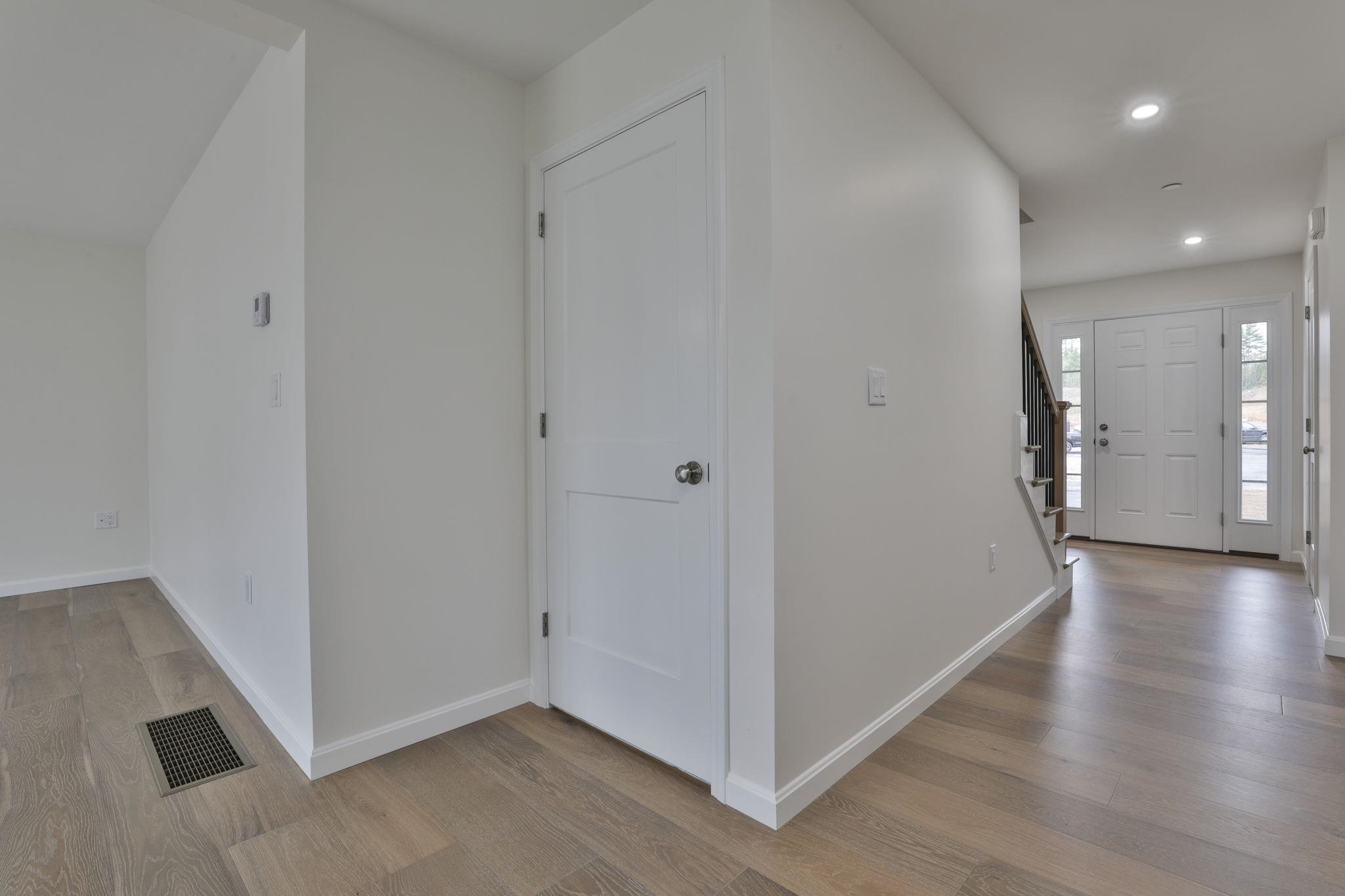 71 Crestview Way Raymond, NH 03077 - Photo 13 of 41
