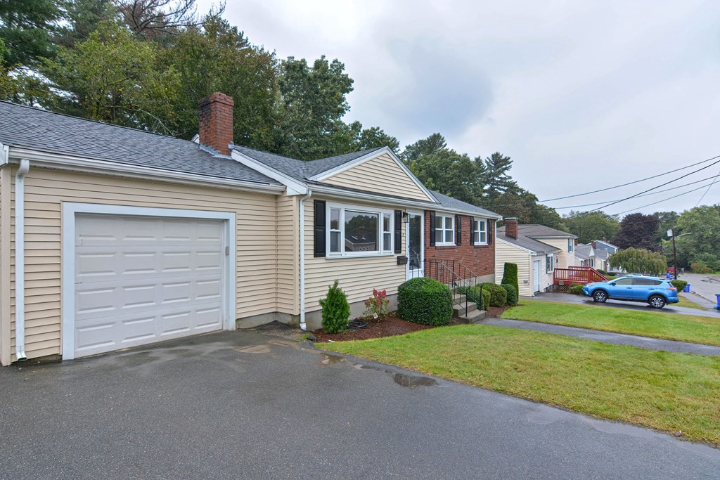 24 Woodcliff Road Holbrook, MA 02343 - Photo 2 of 25 Gallery Image 2