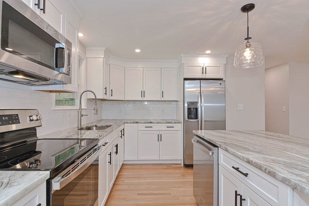 24 Woodcliff Road Holbrook, MA 02343 - Photo 3 of 25 Gallery Image 3