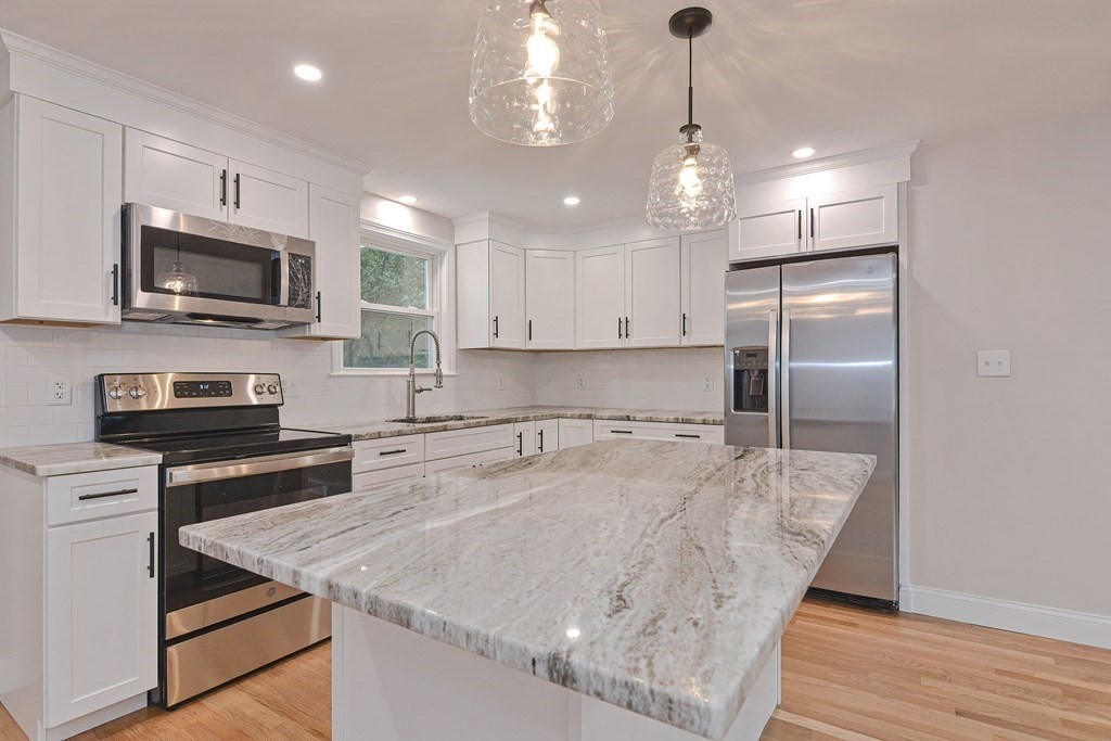 24 Woodcliff Road Holbrook, MA 02343 - Photo 5 of 25 Gallery Image 5
