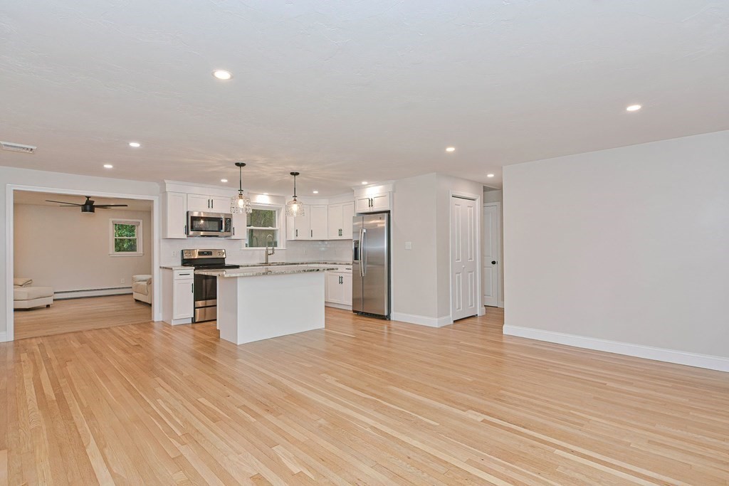 24 Woodcliff Road Holbrook, MA 02343 - Photo 7 of 25 Gallery Image 7