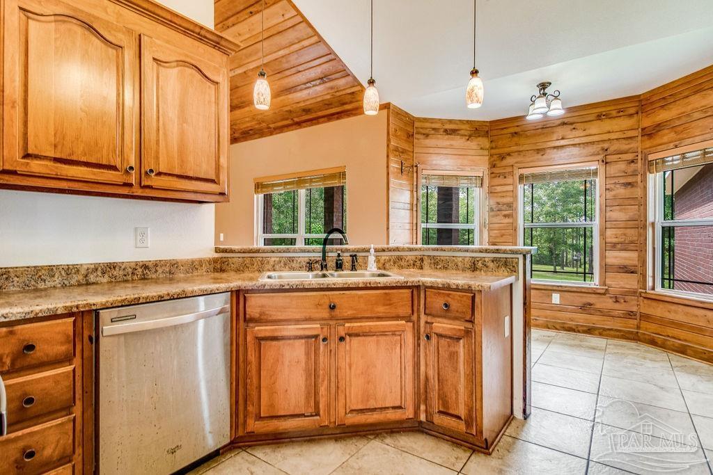 2148 Wallace Lake Road Milton, FL 32571 - Photo 11 of 37 Gallery Image 11