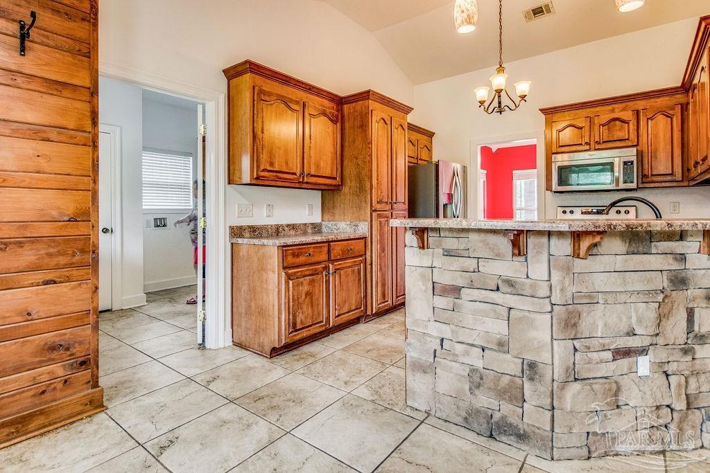 2148 Wallace Lake Road Milton, FL 32571 - Photo 9 of 37 Gallery Image 9