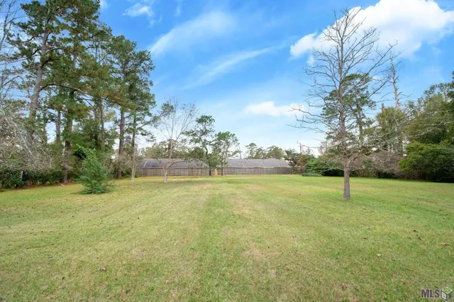 $395,000 | 9556 Fairway Drive, Denham Springs, LA 70726