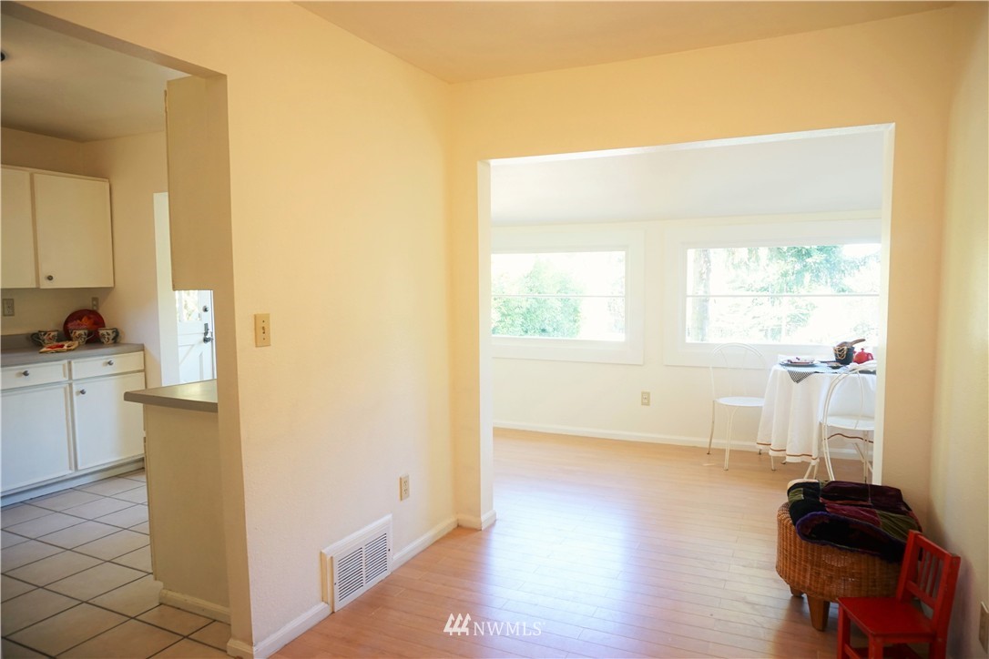 12304 Military Road South Burien, WA 98168 - Photo 4 of 25 Gallery Image 4