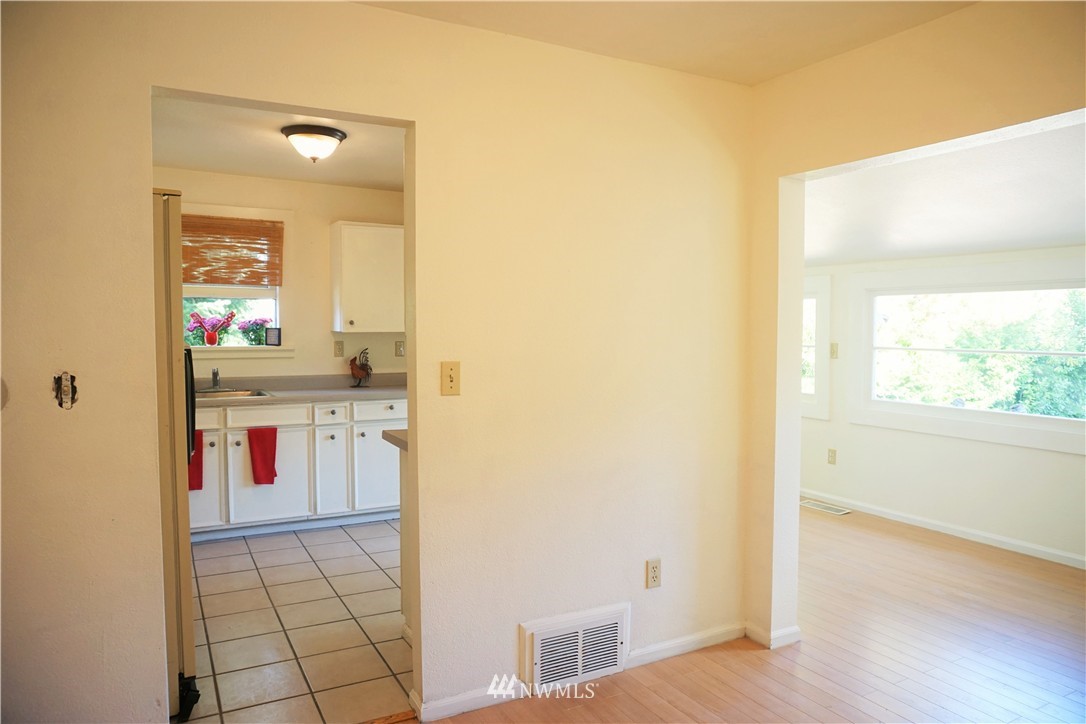 12304 Military Road South Burien, WA 98168 - Photo 5 of 25 Gallery Image 5
