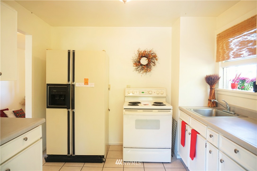 12304 Military Road South Burien, WA 98168 - Photo 7 of 25 Gallery Image 7