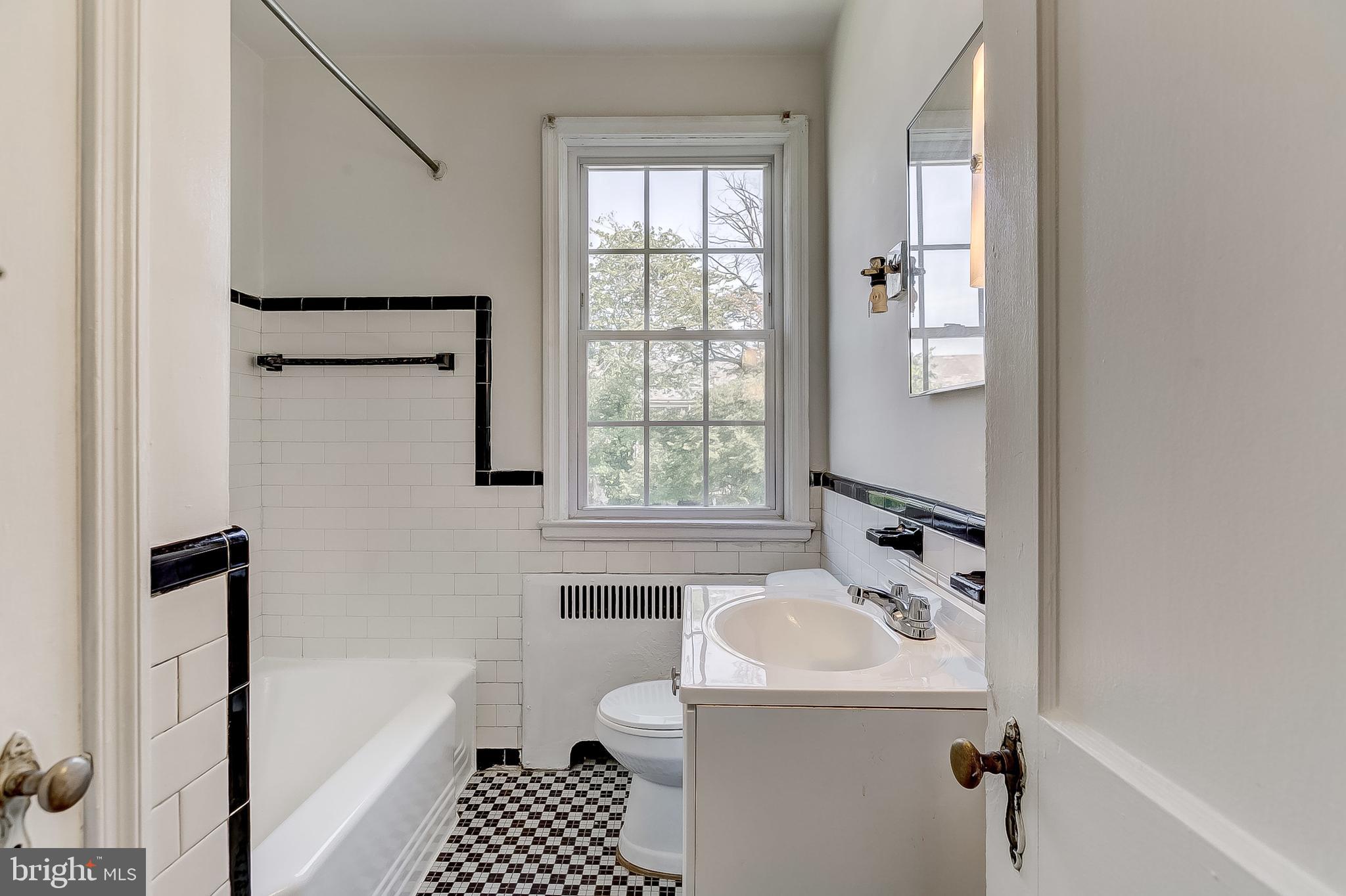1655 Shadyside Road Baltimore, MD 21218 - Photo 20 of 30 Bathroom