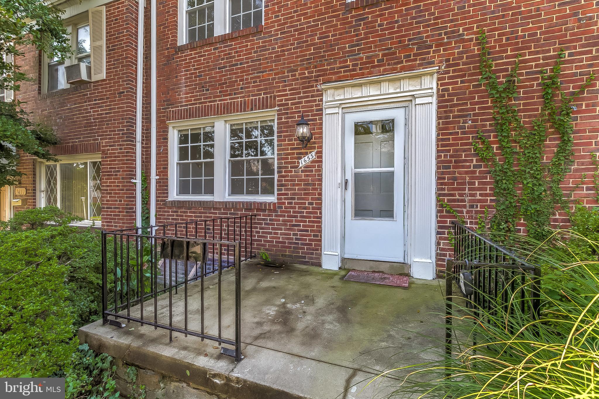 1655 Shadyside Road Baltimore, MD 21218 - Photo 3 of 30 Front porch
