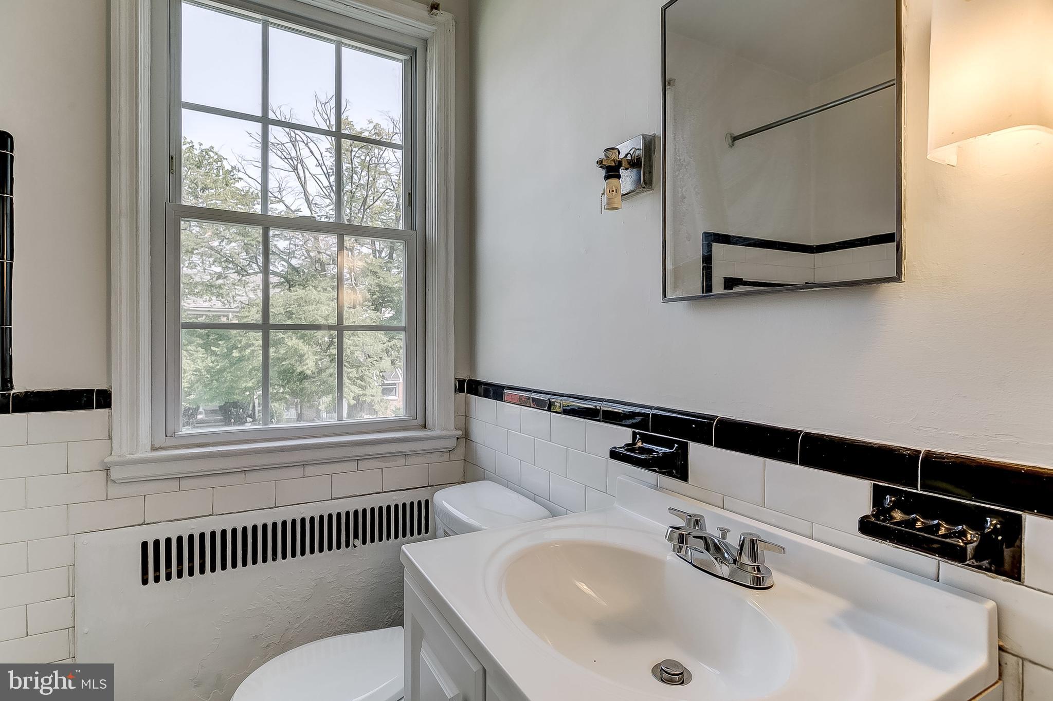 1655 Shadyside Road Baltimore, MD 21218 - Photo 22 of 30 Bathroom