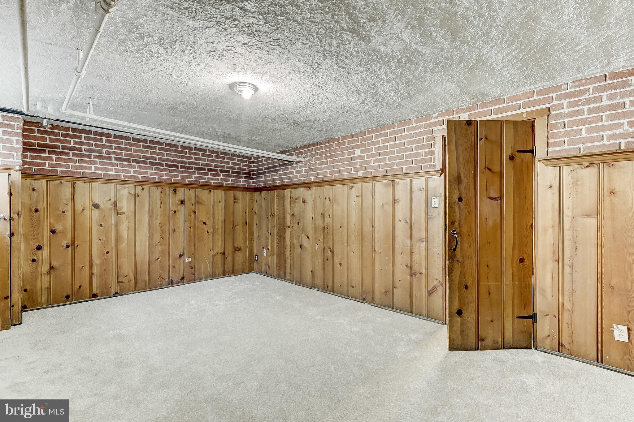 1655 Shadyside Road Baltimore, MD 21218 - Photo 23 of 30 Family room