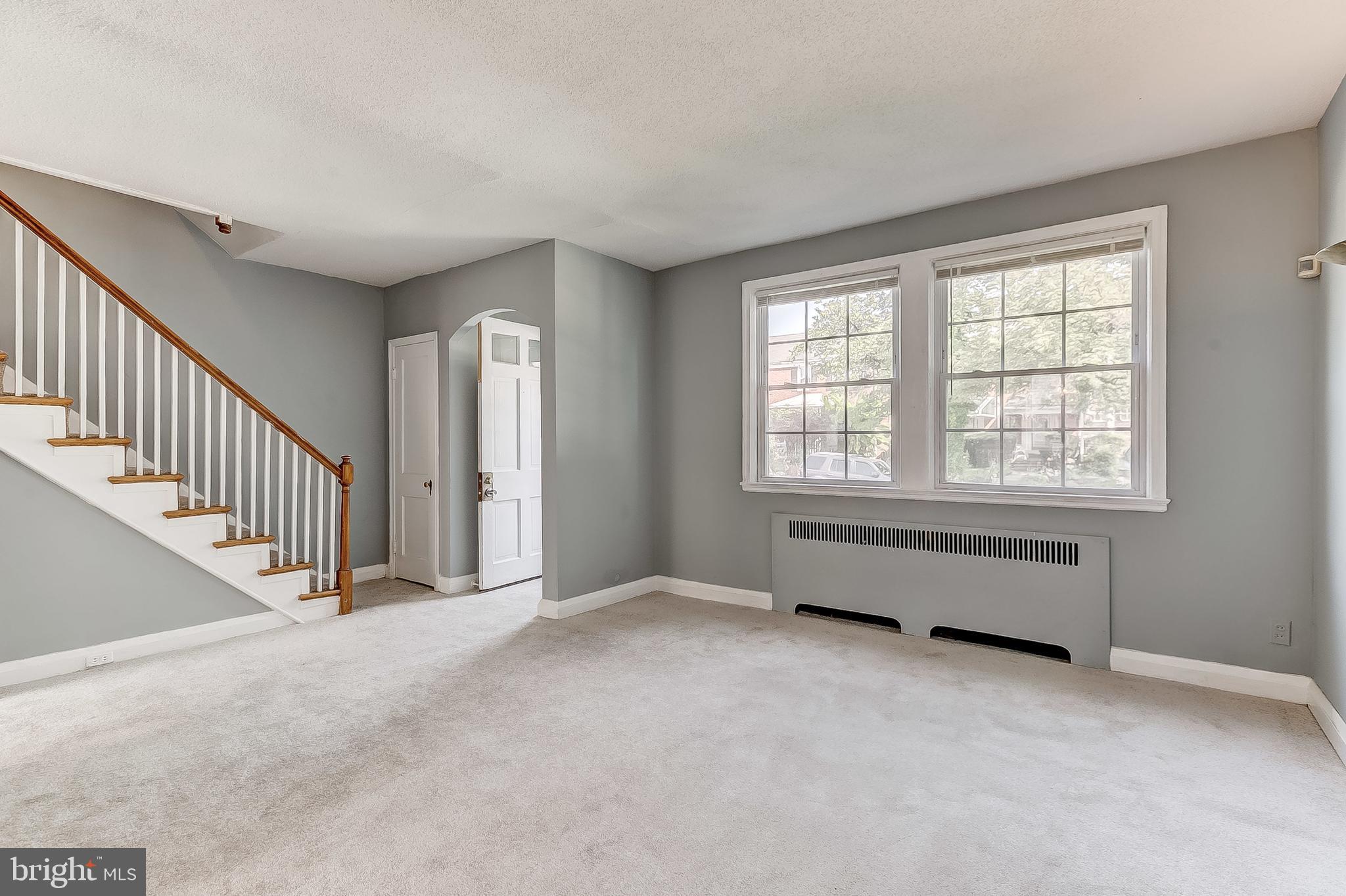 1655 Shadyside Road Baltimore, MD 21218 - Photo 4 of 30 Living room
