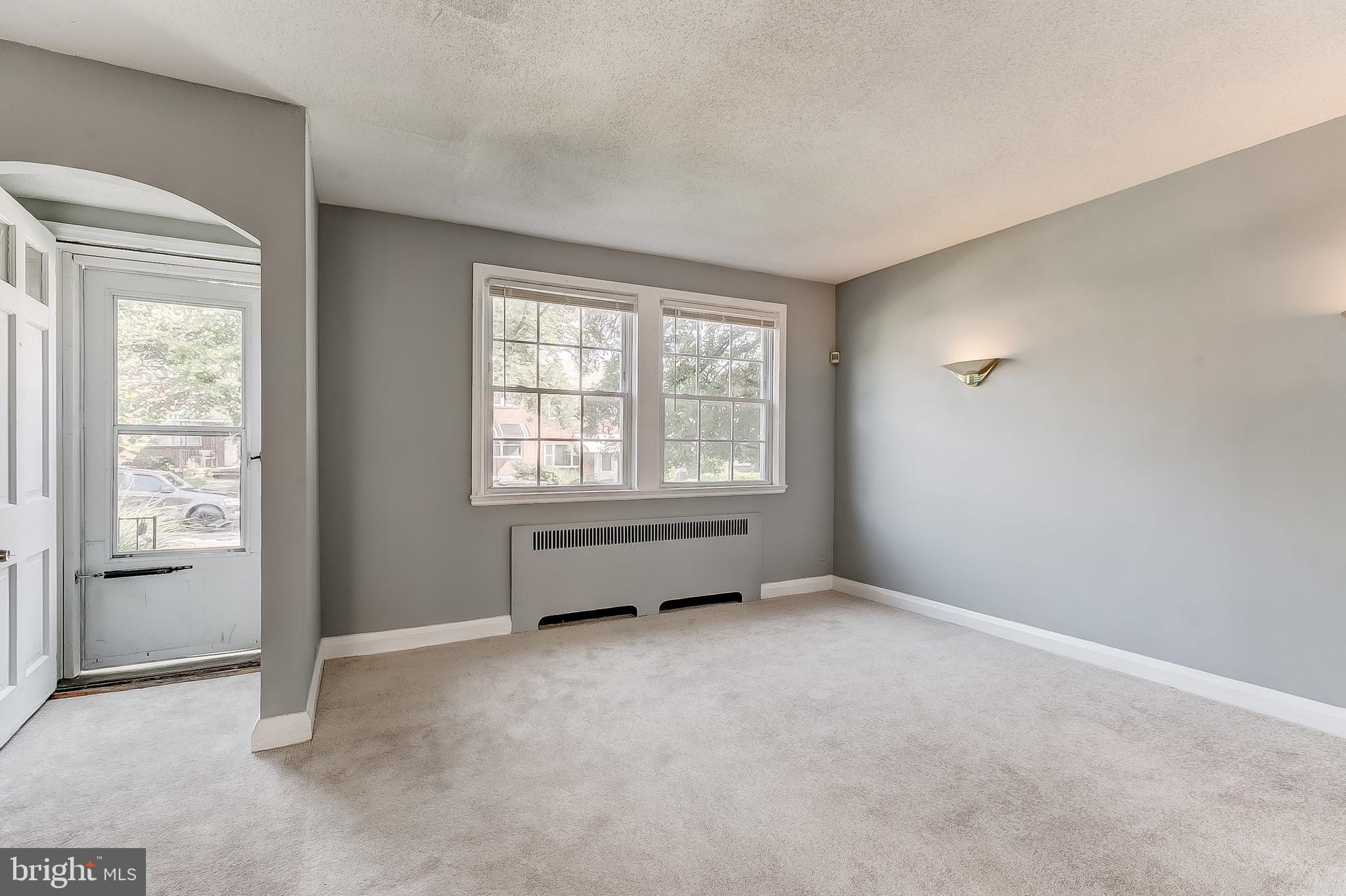 1655 Shadyside Road Baltimore, MD 21218 - Photo 5 of 30 Living room
