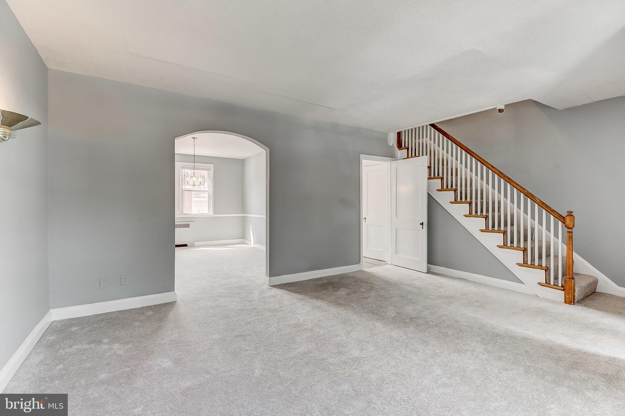 1655 Shadyside Road Baltimore, MD 21218 - Photo 6 of 30 Living room