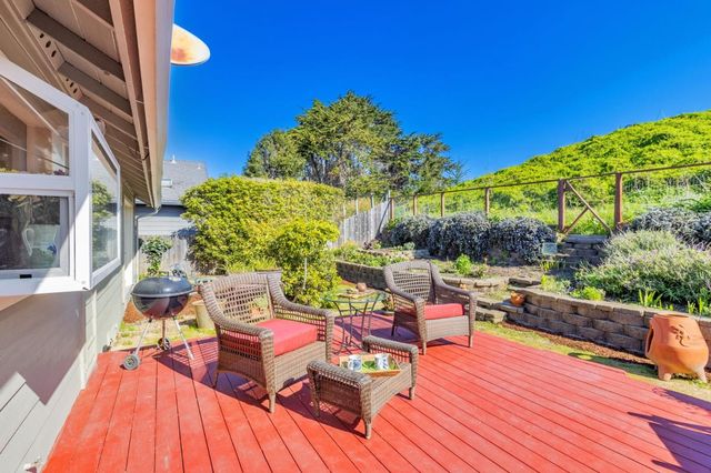 $1,125,000 | 370 Bridgeport Drive, El Granada, CA 94019