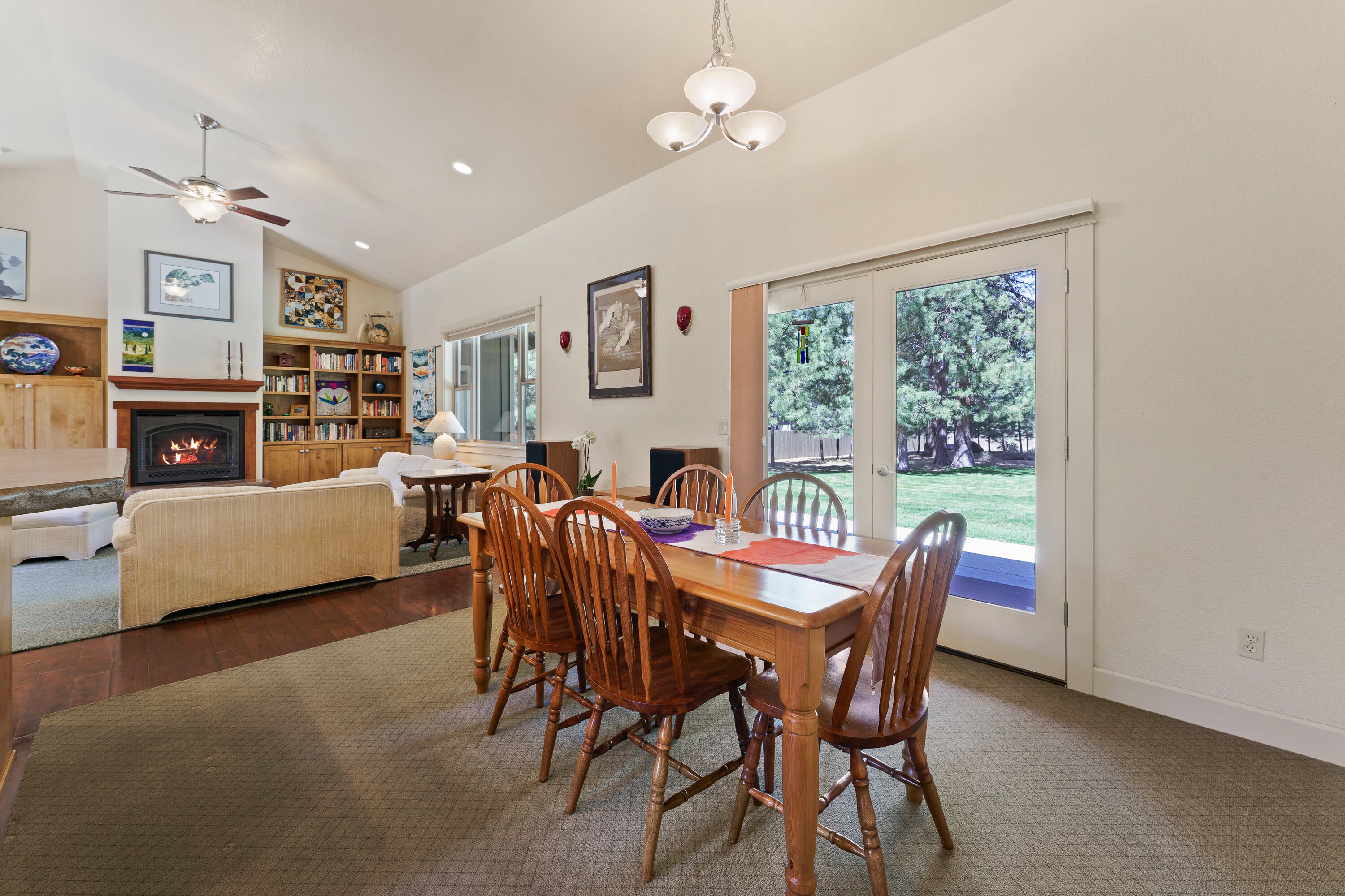 19236 Kiowa Road Bend, OR 97702 - Photo 14 of 52 Dining & great room