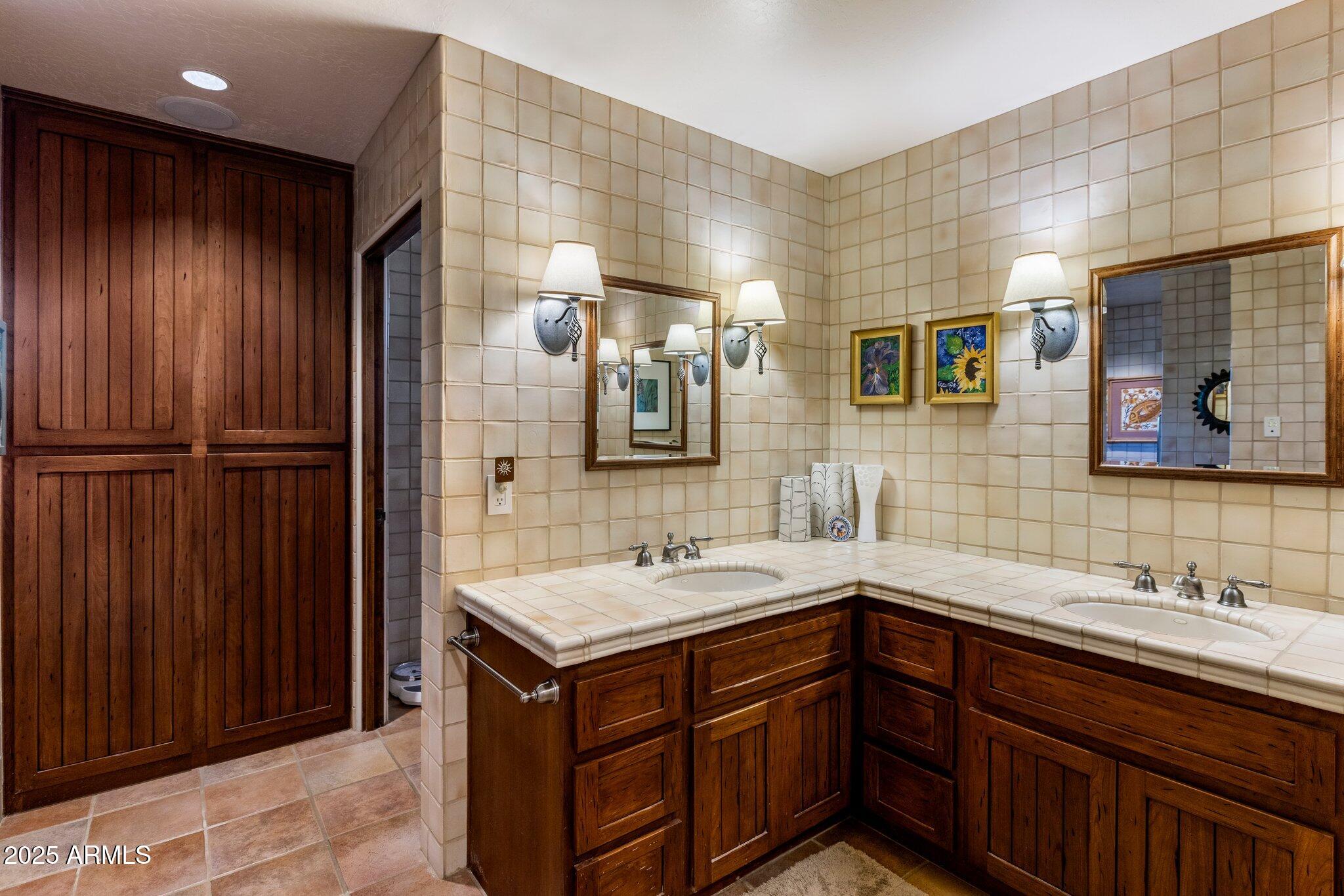 25002 North Quail Haven Drive Rio Verde, AZ 85263 - Photo 18 of 71 Primary Suite 1 Bath