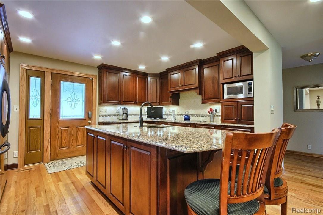 19407 Savage Road Belleville, MI 48111 - Photo 10 of 32 Kitchen.jpg