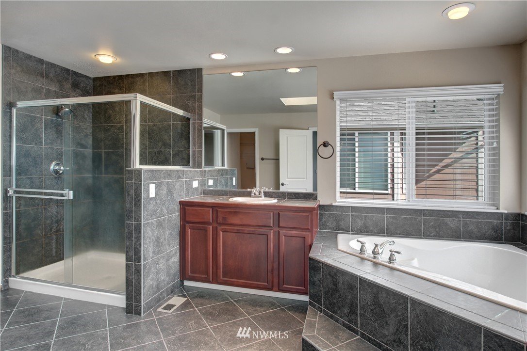 2513 Northeast 21st Street Renton, WA 98056 - Photo 13 of 21