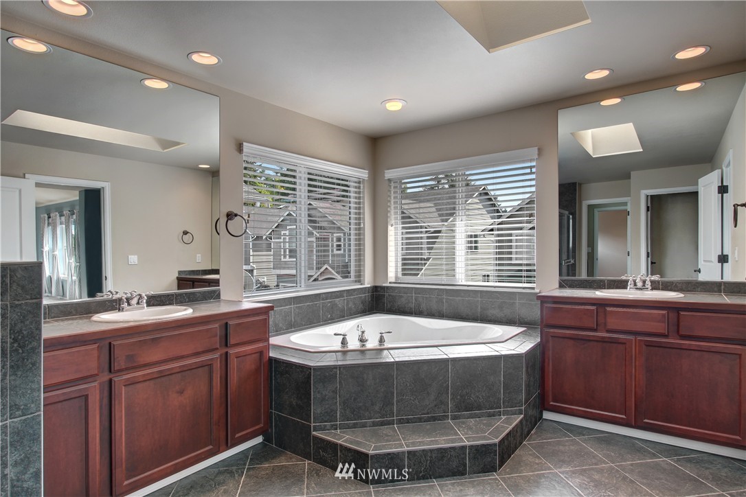 2513 Northeast 21st Street Renton, WA 98056 - Photo 14 of 21